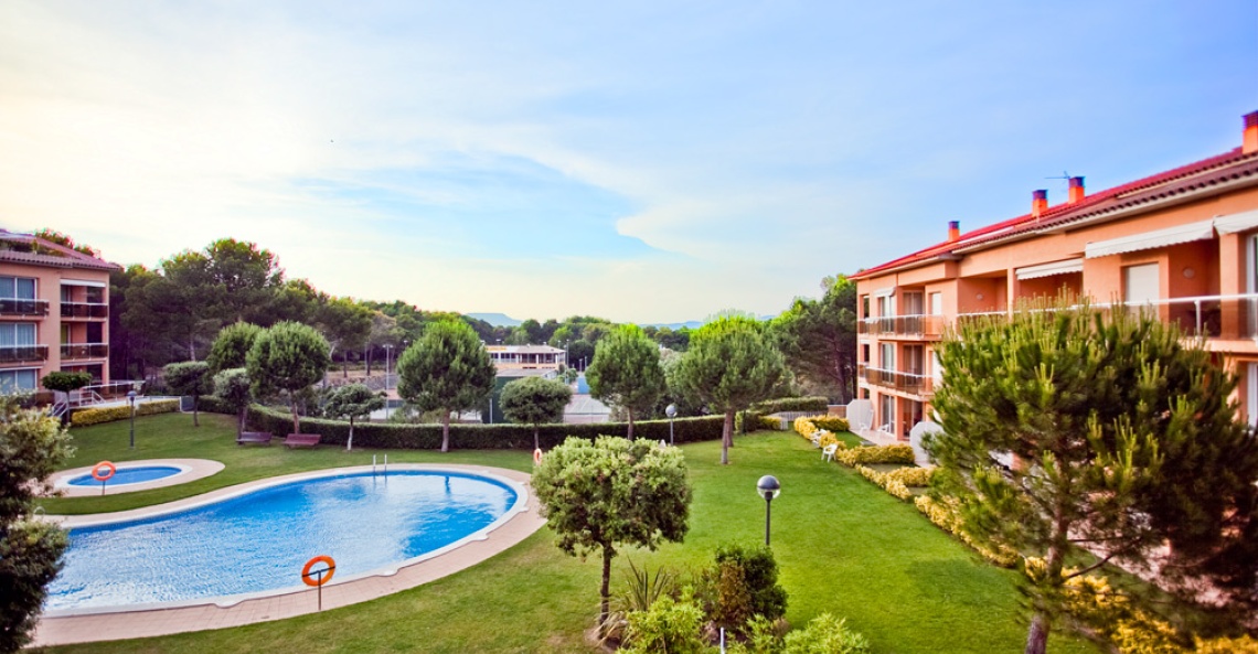 Costa Brava Beach Apartments by the golf and 5 minutes walk to the sea